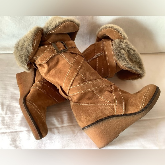 Suede wedge heel boot faux fur top size 7 - Picture 9 of 10